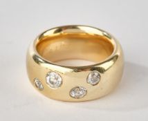 Ring, GG 585, 4 Altschliff-Diamanten in unterschiedlichen Größen, zus. ca. 1.11 ct., Fassbender Rhe