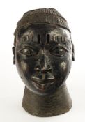 Bronzekopf eines Oni, Ife, Benin, Afrika, Kupferbronze, patiniert, 28 cm hoch.
