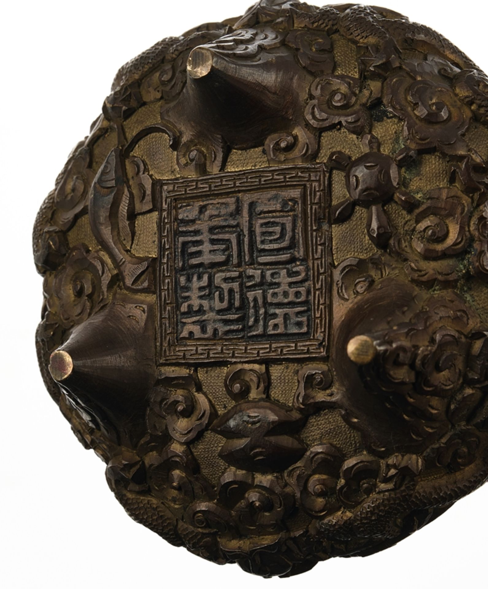 Weihrauchbrenner, China, um 1900, Bronze, umlaufend gegenständige Drachen mit Flammenjuwel, Bodenma - Bild 2 aus 2
