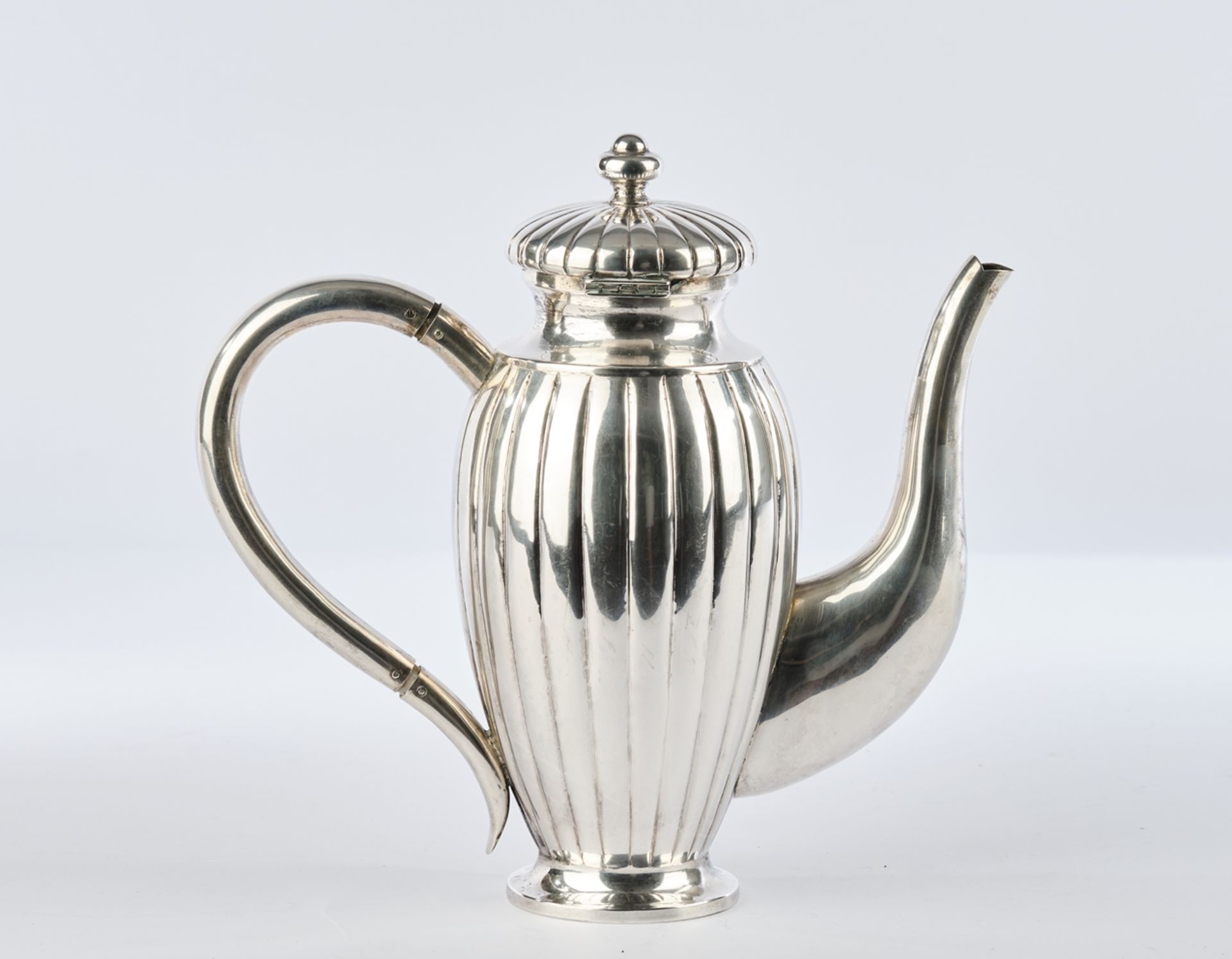 Kaffeekanne, Silber 800, Polen, 1920-1963, ovoider Korpus, Rillendekor, geschwungener Ausguss, Ohre - Bild 2 aus 4