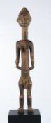 Ahnenfigur, weiblich, Baule, Elfenbeinküste, Afrika, Holz, stehend, mit Stoffschurz, Kultobjekt, 85