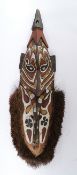 Latmul Mei Maske, Sepik, Papua-Neuguinea, Ozeanien, Holz, farbig gefasst, Kauri-Muschel-Augen, Steg