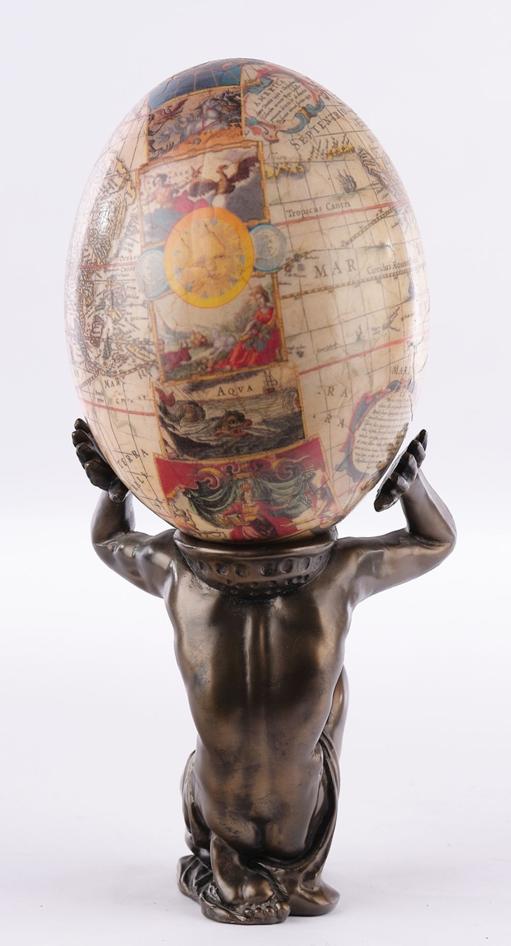 Atlasfigur mit Weltkugel, neuzeitlich, zweiteilig, wohl Straußenei mit farbigem Papierdruck, Figur  - Bild 2 aus 2