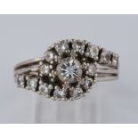 Ring, WG 585, 1 Vollschliff-Brillant ca. 0.35 ct., 14 Besatzbrillanten zus. ca. 0.56 ct., RM 53