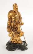 Figur, "Unsterblicher", China, 1. Hälfte 20. Jh., Holz, teils goldbronziert, mit Stab, Strohhut und