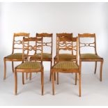 4 + 2 Stühle, Spätbiedermeier um 1840, Nussbaum, Säbelbeine, verspieltes Lehndekor, H. 87 cm, Gebra