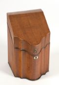 Knife Box / Besteckkasten, England, Anfang 19. Jh., Mahagoni, Einlagen, 36 x 23 x 26 cm, Deckel etw