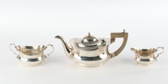 Teekanne, Sahnegießer, Zuckerschale, Silber 925, Birmingham, 1910, Meistermarke M & C, oval, gebauc