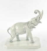 Porzellanfigur, "Schreitender Elefant", Wallendorfer Porzellanmanufaktur, 2. Hälfte 20 Jh., grausta