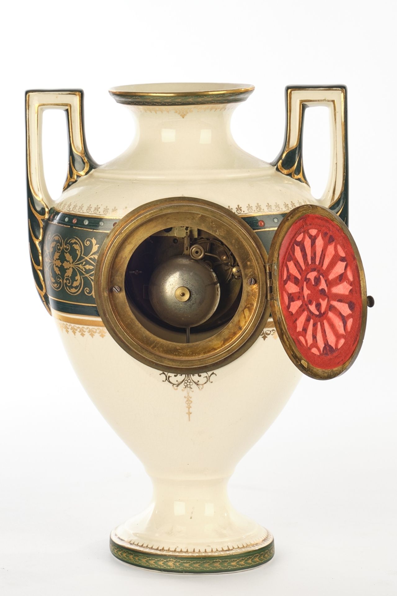Vasenuhr, um 1880, Feinsteinzeug, polychrom und goldstaffiert, Vasenform mit zwei Henkeln, crèmefar - Image 3 of 4