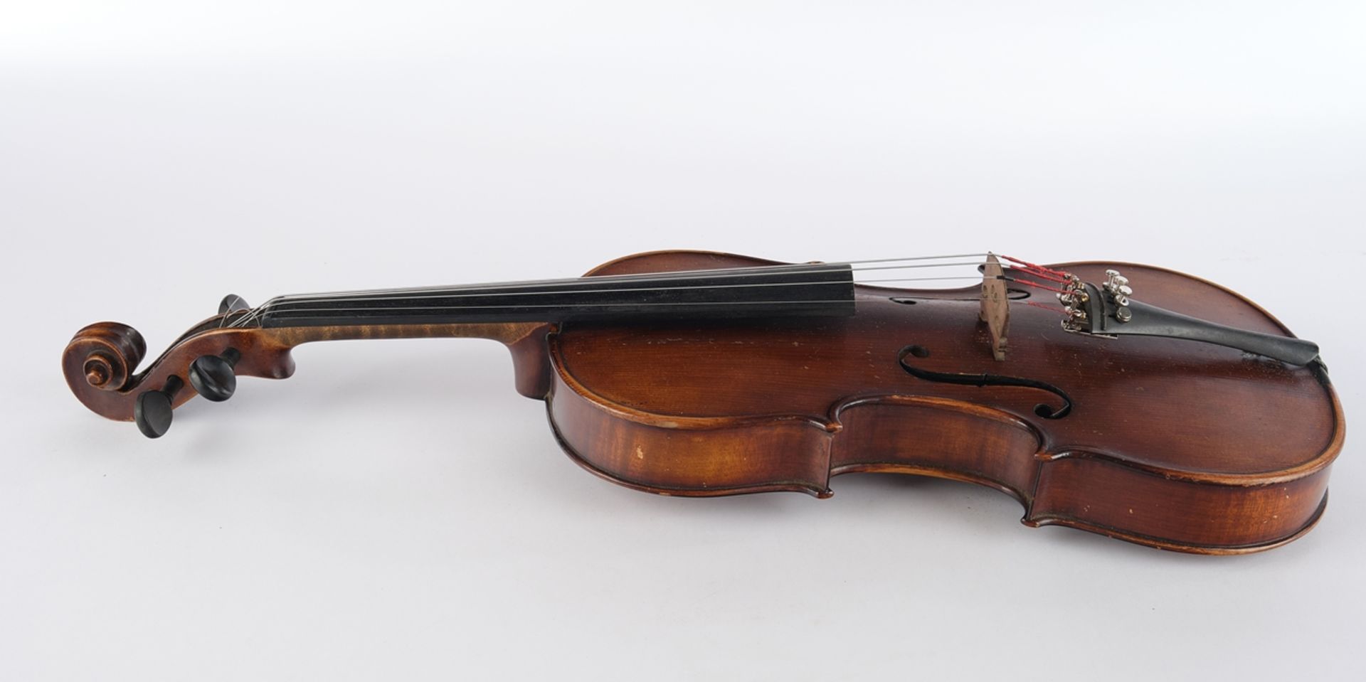 Violine, brauner Holzkorpus, unbezeichnet, 60 cm lang, mit Bogen und Koffer, Alters- und Gebrauchss - Bild 3 aus 8