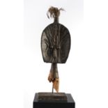 Reliquienfigur, Bakota, Gabun/Kongo, Afrika, Grabwächter aus Holzkern mit Metallumwicklung, Messing