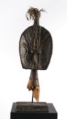 Reliquienfigur, Bakota, Gabun/Kongo, Afrika, Grabwächter aus Holzkern mit Metallumwicklung, Messing