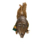 Tanzmaske, Bobo/Marka, Mali, Afrika, Holz, mit Messingblech beschlagen, ovales, schmales Gesicht mi