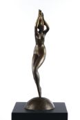 Bronze, "Weiblicher Akt", auf einer Weltkugel stehend, unsigniert, 46.5 cm hoch