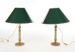 Paar Tischlampen, aus Empire-Leuchtern montiert, diese in Messing mit Schwanendekor, wohl Ende 19. 