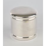 Teedose, Silber 800. Italien, Greggio, Zylinderform, 10 cm hoch, ca. 220 g