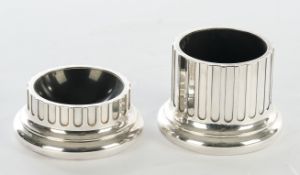 2 Schalen, Silber 925, Bulgari, Italien, innen aus schwarzem Glas, je in Form eines Säulenstumpfes,
