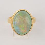 Ring, GG 750, Opal-Cabochon, ca. 7,10ct, 10,1g, RM 57