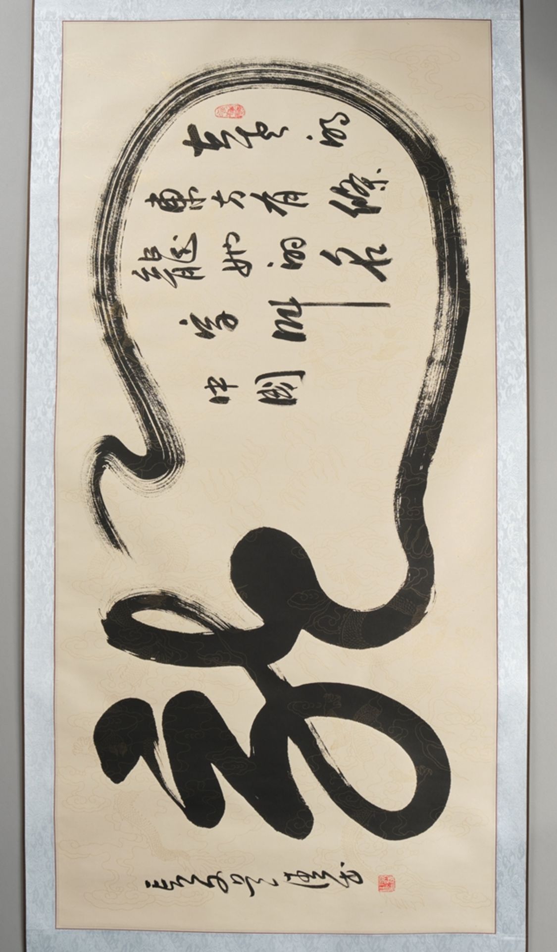 Konvolut 9 Hängerollen, China/Japan, 20. Jh., Kalligrafien, Steinabreibungen, u.a., diverse Formate - Bild 4 aus 10