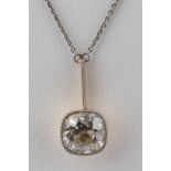 Collier, antik, GG 585, Platin belötet, 1 Altschliff-Diamant im Kissenschliff, sehr symmetrischer S