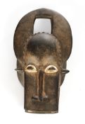 Tanzmaske, "Büffelkopf", Tikar, Kamerun, Afrika, Holz, dunkel patiniert, Augen und Maul mit weißen 