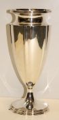 Vase, Silber 925, Gorham, 1932, passig-geschweifter und getreppter Fuß, konisch ansteigende Wandung