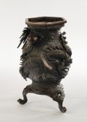 Vase, Japan, um 1900, Bronze, rötlichbraun patiniert, umlaufend plastischer Drache mit Flammenjuwel