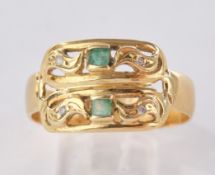 Ring, GG 750, zwei Smaragde, kleine Brillanten, ca. 3.67 g, RM 59