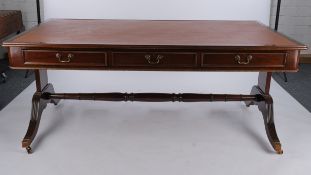 Partners Desk, Regency-Stil, England, 20. Jh., Mahagoni, Korpus mit goldgeprägter Lederauflage und 