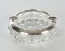 Aschenbecher, Silber 835, deutsch, Korpus aus Glas mit Randmontierung aus Silber, 4.5 cm hoch, ø 14