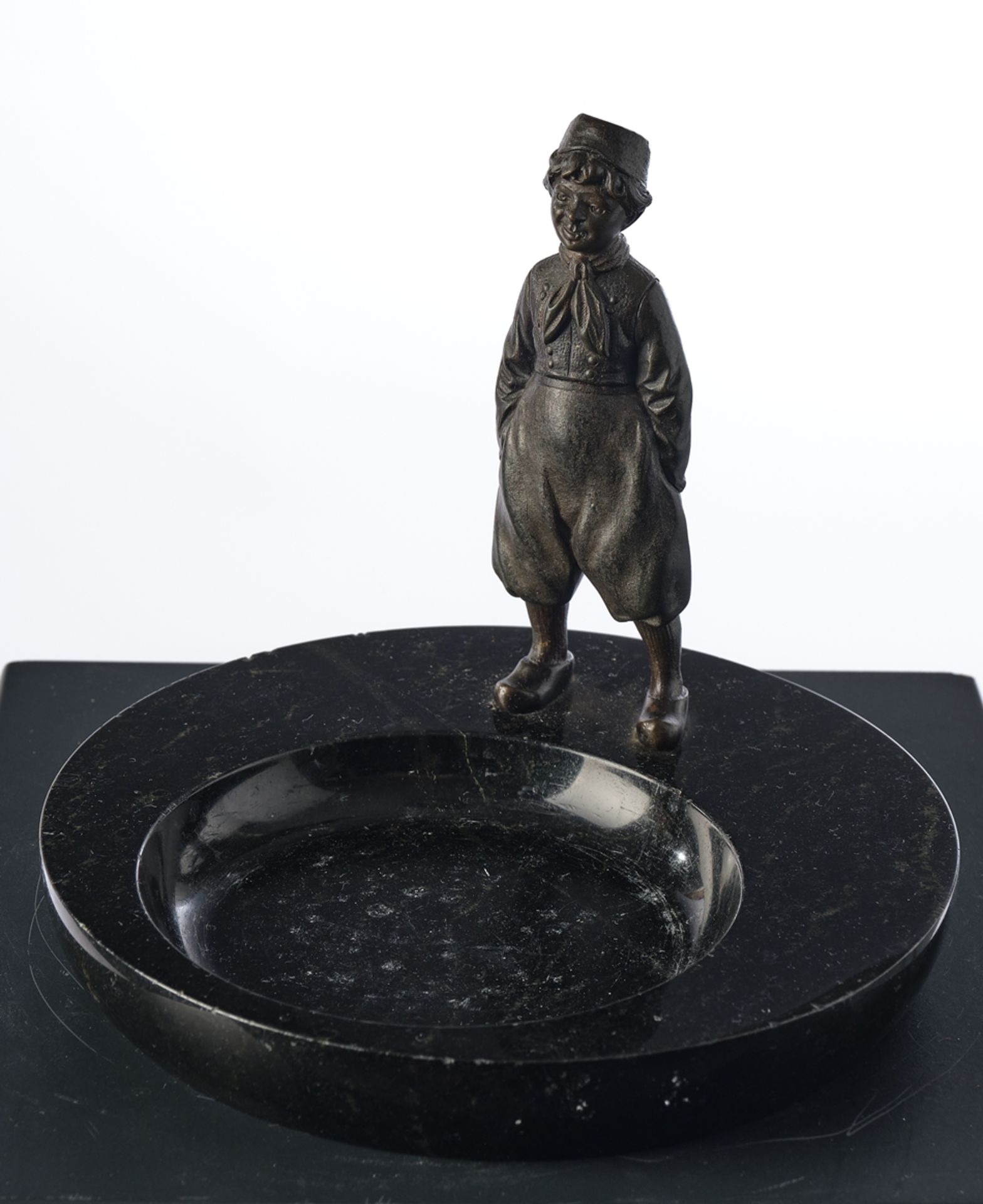 Kartenhalter, Bronzeskulptur auf Onyx-Sockel, "Stehender Junge", ø 20 cm, ca. 19 cm hoch