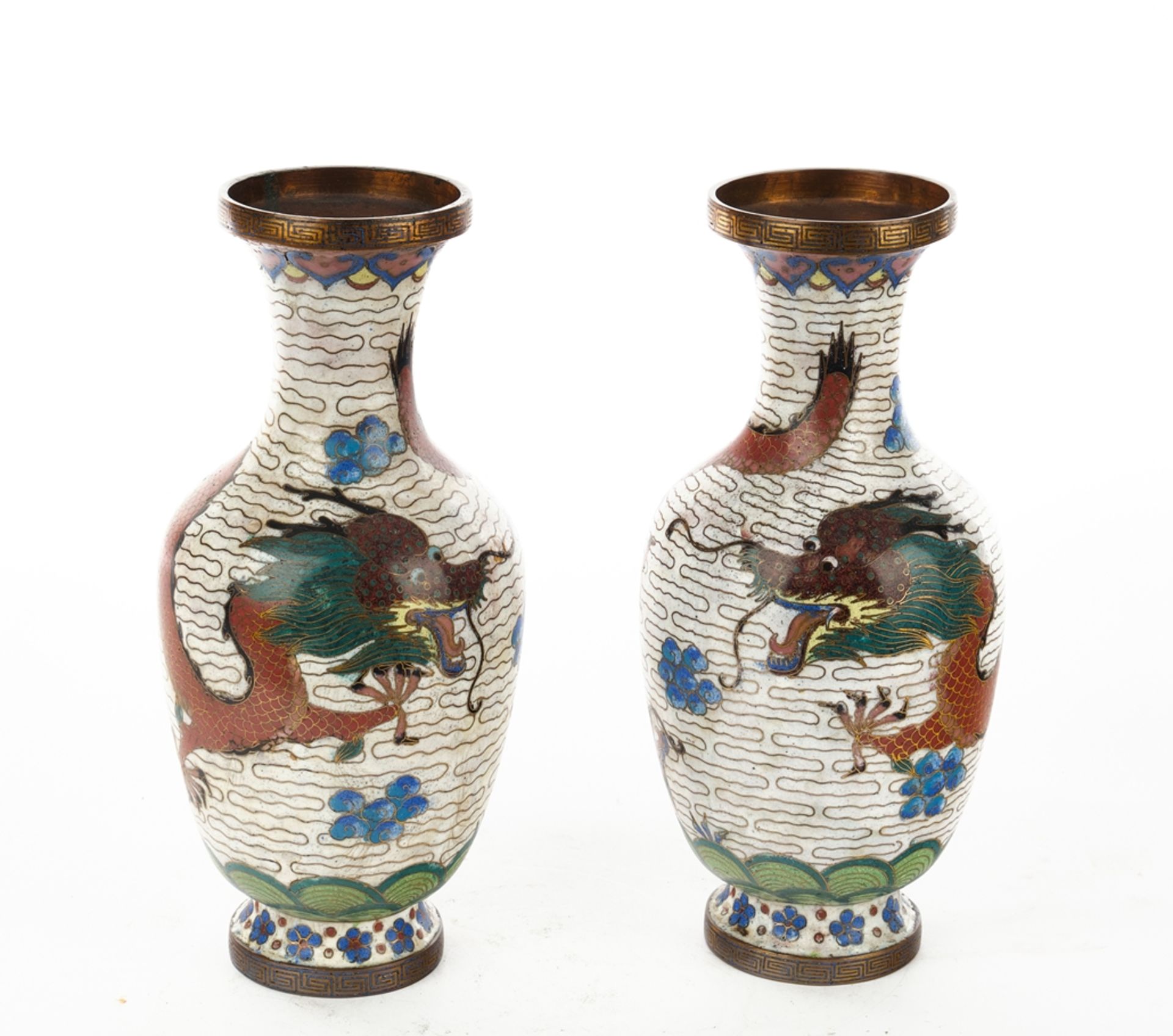 Paar Deckelgefäße, Japan, um 1900, Cloisonné, Kugelform, 8 cm hoch, je beschädigt; - Bild 3 aus 4