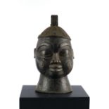 Glocke, "Kopf", Benin, Afrika, Bronze, dunkel patiniert, oberer Bandgriff, 30 cm hoch.