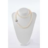 Perlenkette, Verschluss WG 750, mit Saphiren, Perlen ca. 7.5 mm, Länge ca. 67 cm, 9 Perlen extra (l