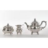 Teekanne, Sahnegießer, Zuckerdose, Silber 800, Koch & Bergfeld, gebauchte Gefäße von vertikalen Züg