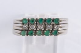 Ring, WG 585, 10 Smaragde (Facetten deutlich abgeschliffen), 5 Achtkantdiamanten zus. ca. 0.10 ct.,