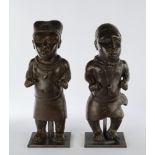 2 Bronzefiguren, "Hofzwerge", Benin, Afrika, hohl gegossen, lange Oberkörper, je Halskette, Arme un