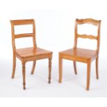 Paar Stühle, Spätbiedermeier, um 1840, trapezförmiger Sitz auf Säbel- und Balusterbeinen, Gebrauchs