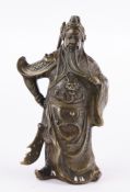 Figur, "Stehender Kan'u", China, 21. Jh., Messingbronze, Bodenmarke, 15.5 cm hoch