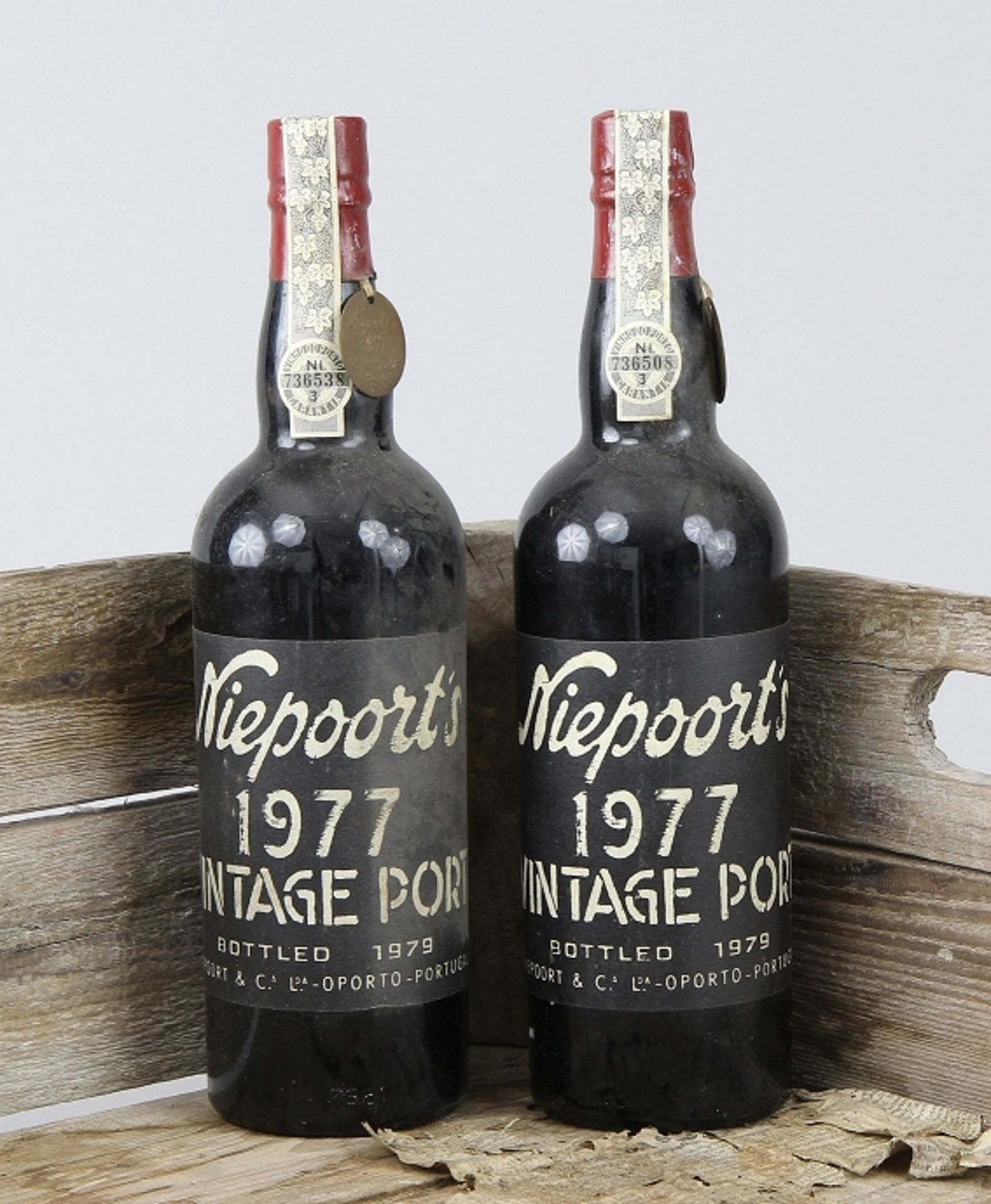 Zwei Flaschen "Niepoort 1977 Colheita Port"