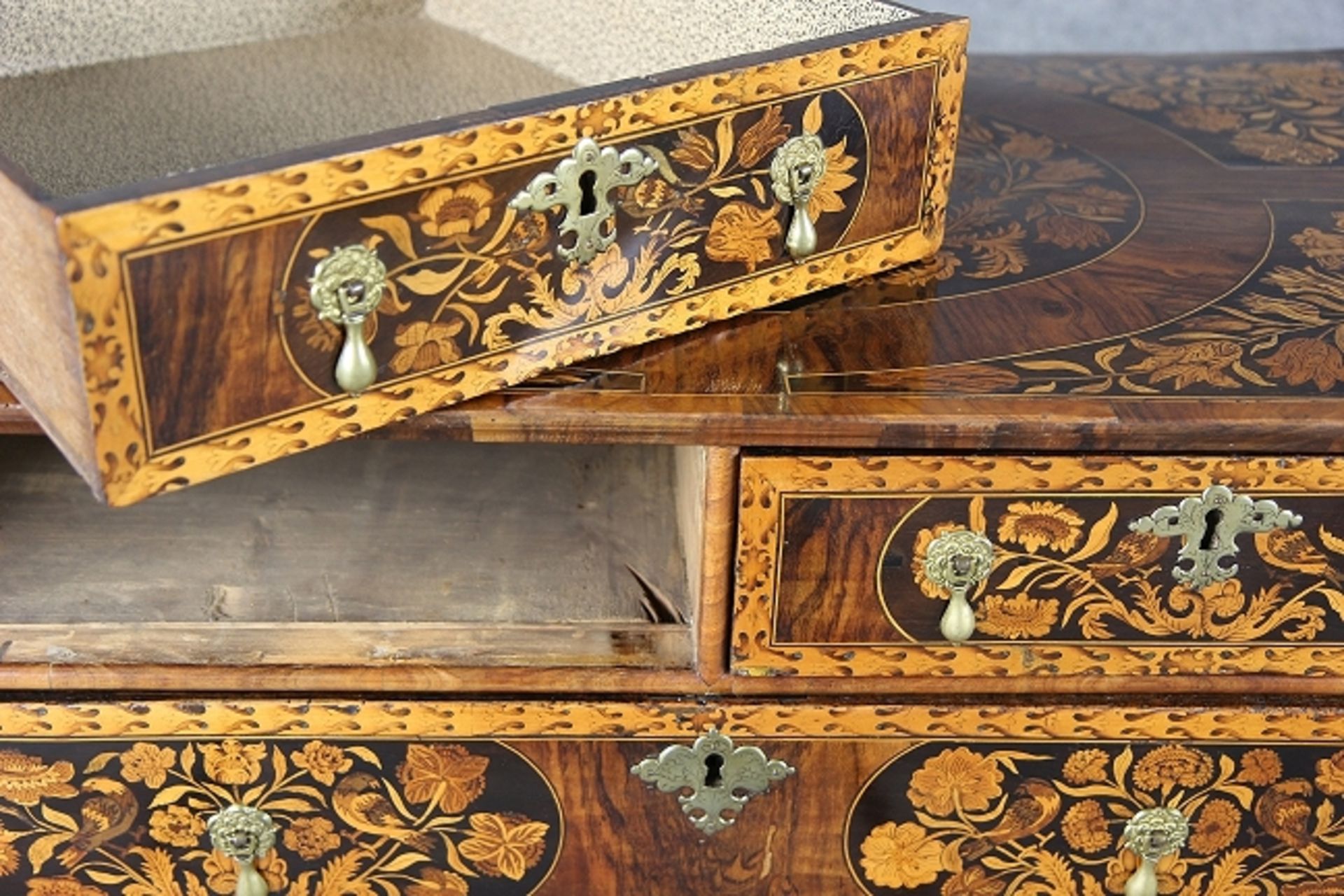 William & Mary - Chest of Drawers - Image 10 of 15