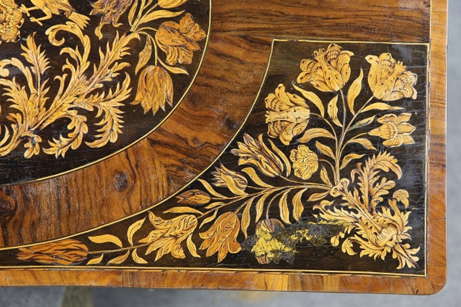 William & Mary - Chest of Drawers - Image 8 of 15