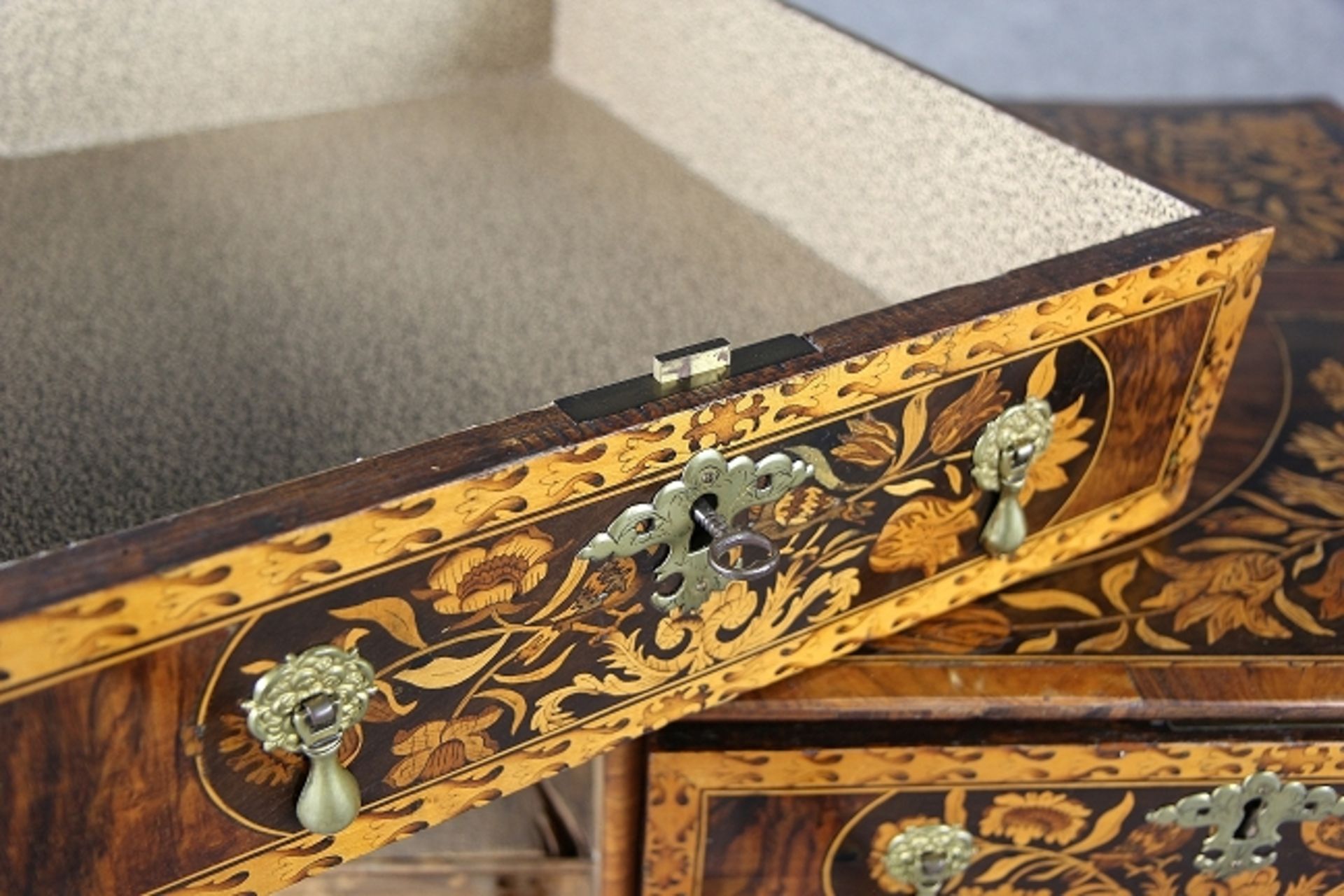 William & Mary - Chest of Drawers - Image 11 of 15