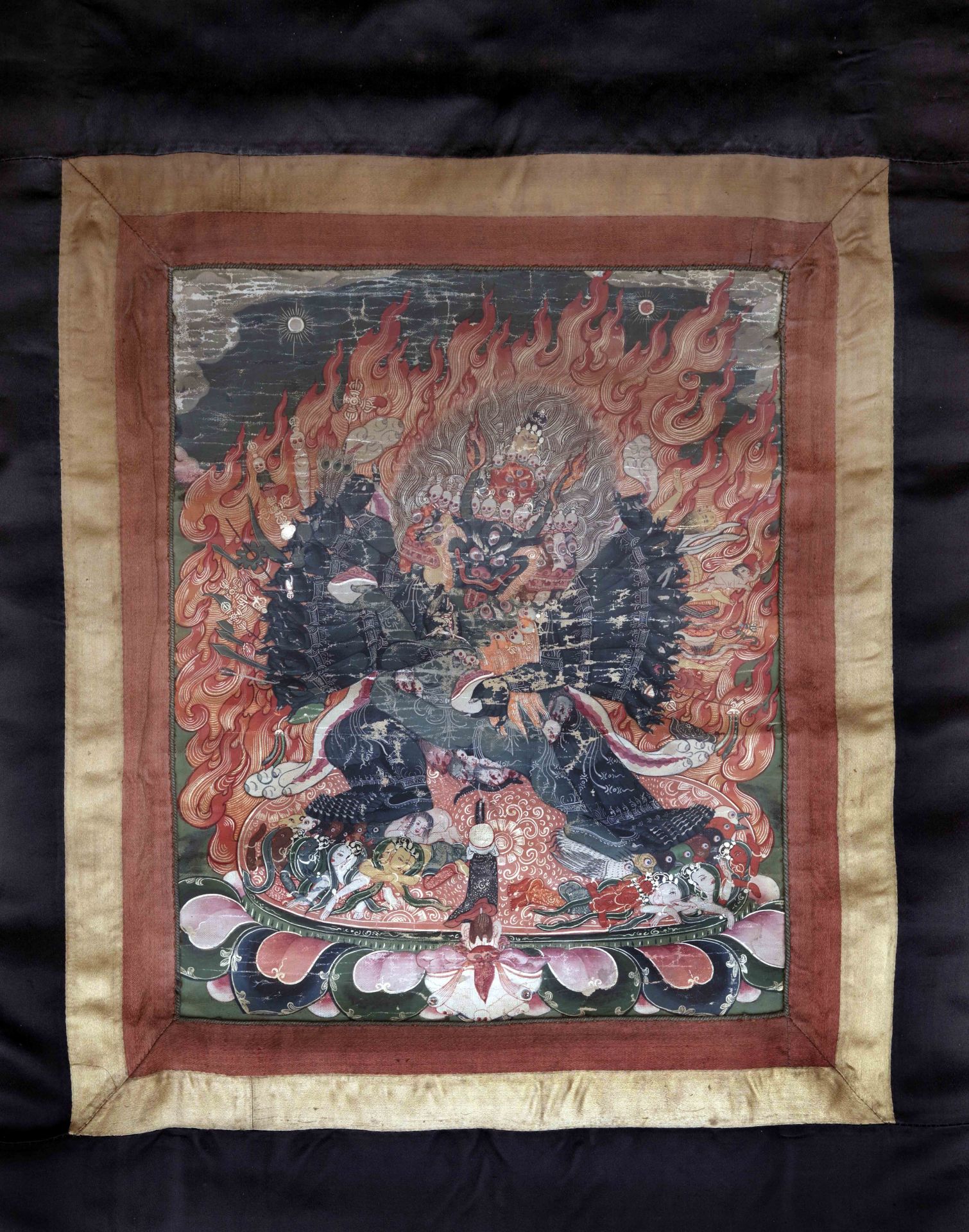 Eine Thangka-Malerei, die Gottheit Yamantaka/Vajrabhairava mit seiner Begleiterin Vajravetali darste - Bild 2 aus 3