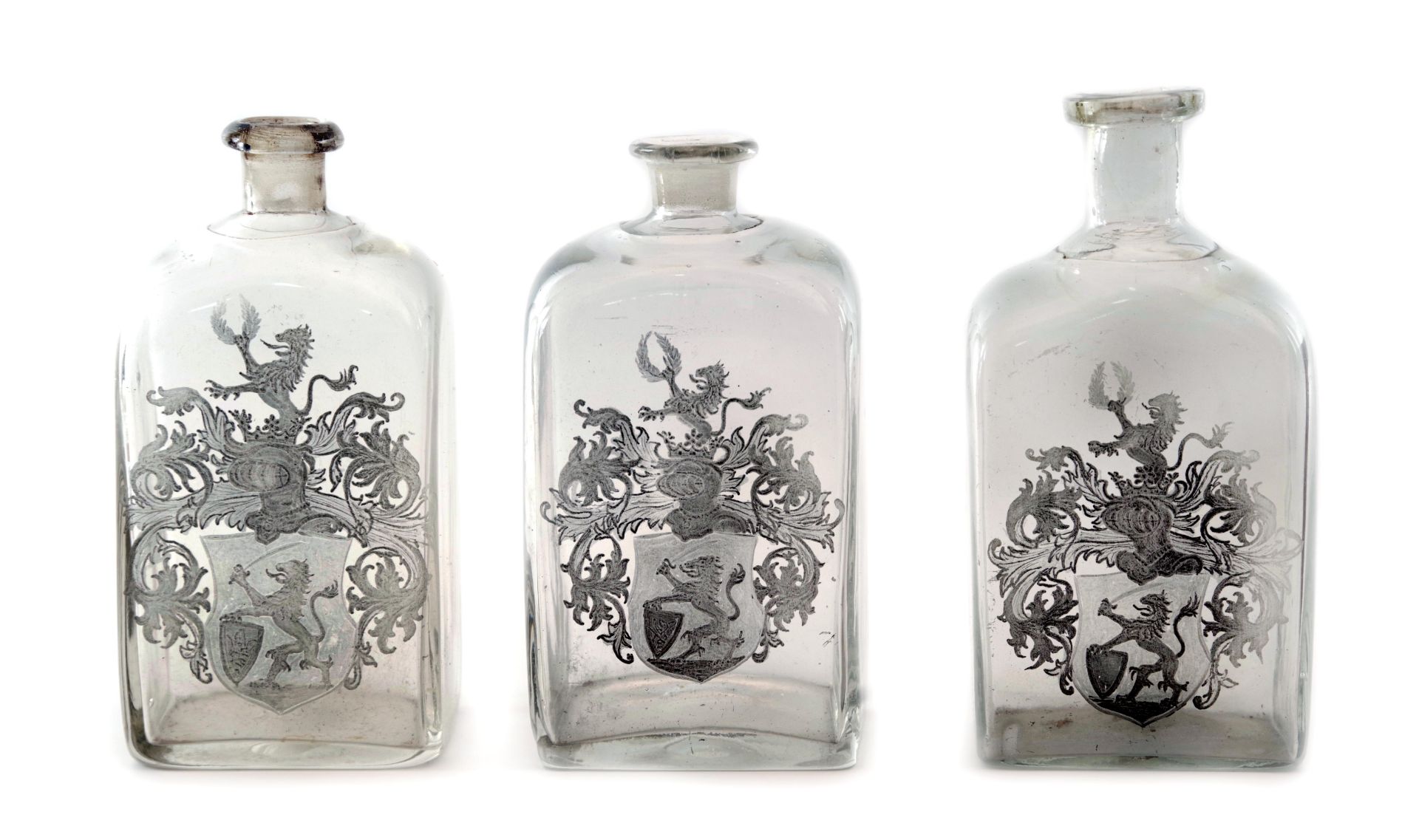 A case with three bottles for potions or alcohol - Image 2 of 3
