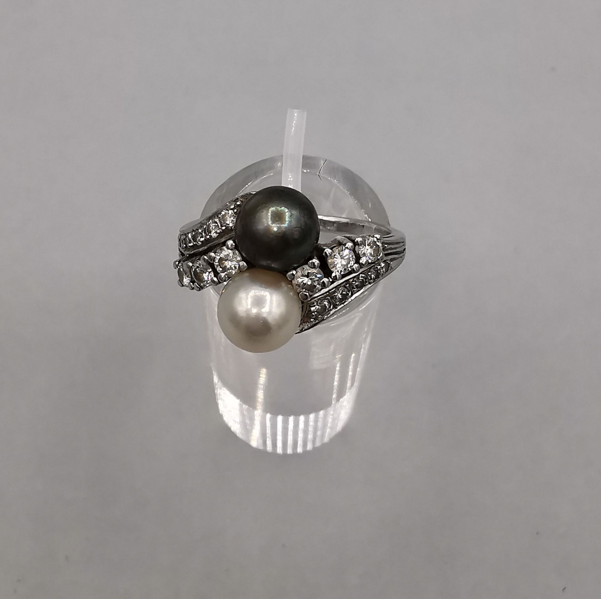 RING WITH PEARLS AND BRILLANTS