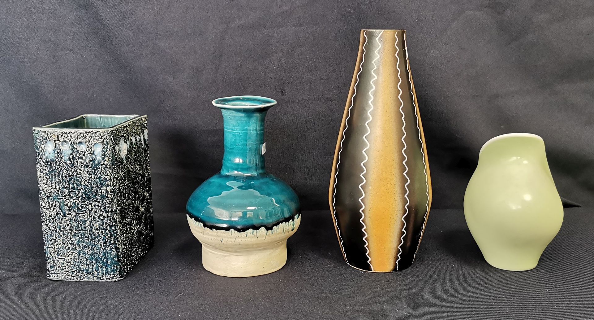 4 VASES  - Image 3 of 5