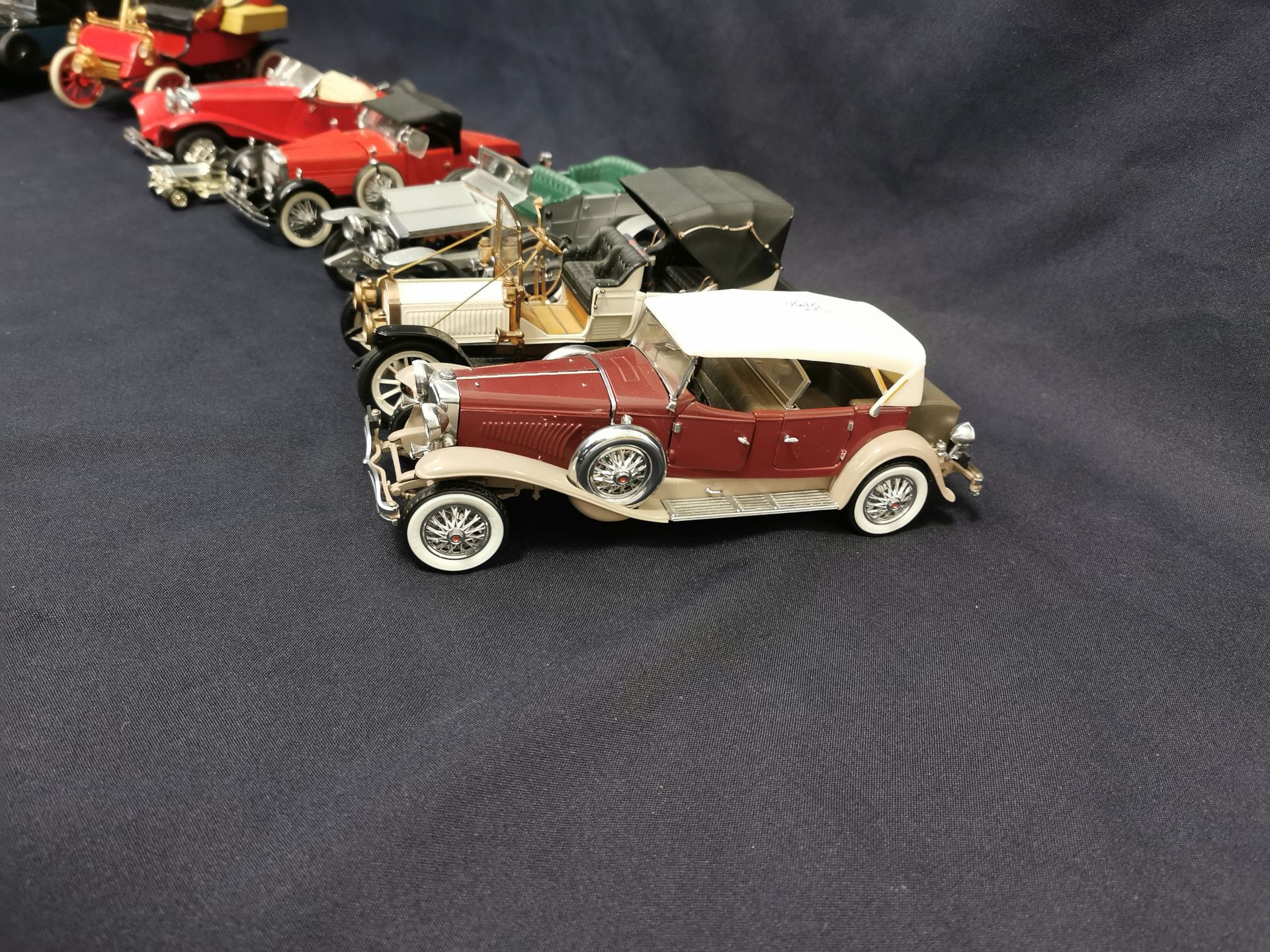 8 MODEL CARS - Image 4 of 5