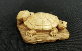 NETSUKE: SCHILDKRÖTEN